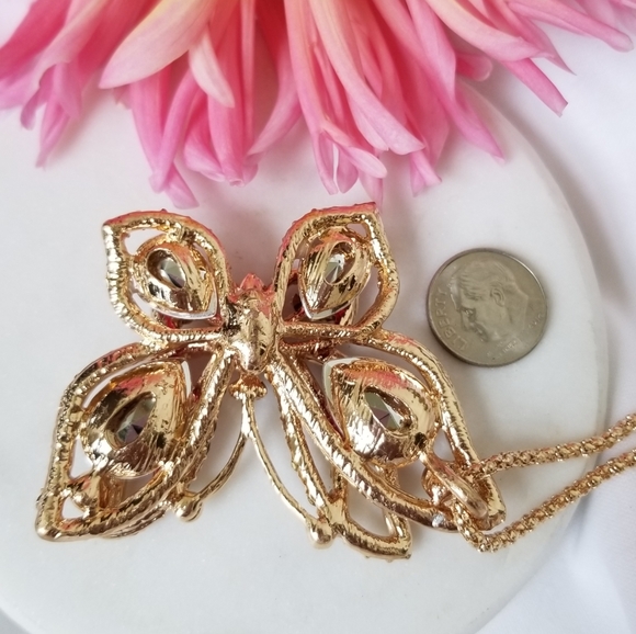 NWT- Crystal 3-D Fushia Butterfly Pendant * - Picture 5 of 11